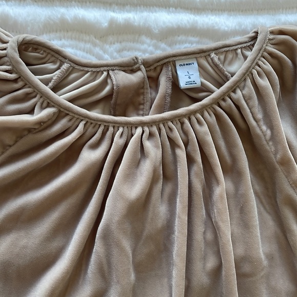 Old Navy Rose Coloured Velvet Top - Picture 6 of 6